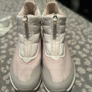 THE NORTHFACE Women's Stylish White and Gray Boots